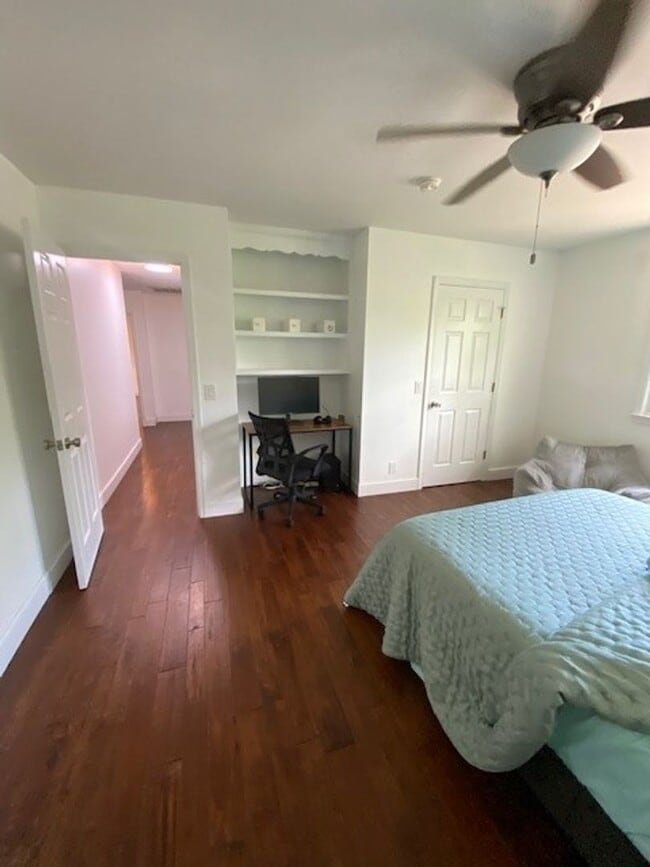 Building Photo - Welcome to this stunning fully furnished 4...