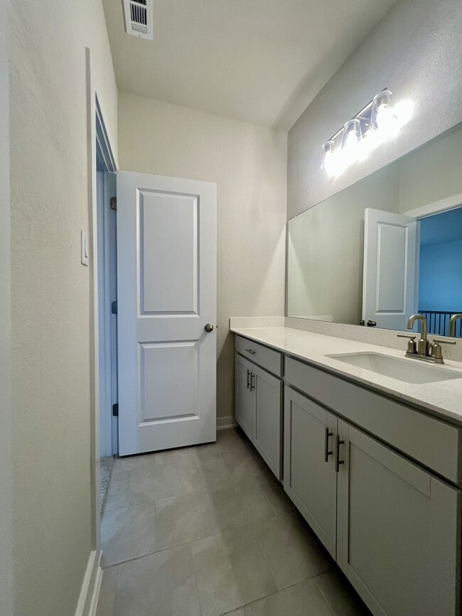 Building Photo - 14426 Daphne Bnd