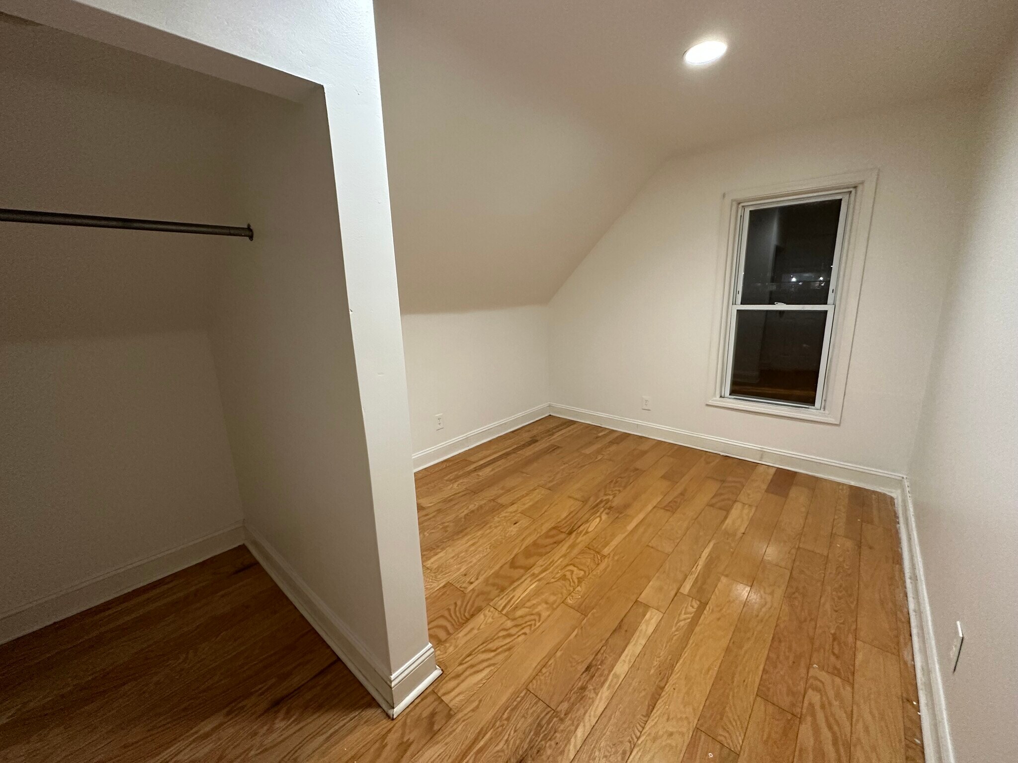 Building Photo - 2007 Broadway St