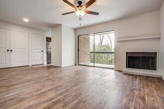 Building Photo - Creekside Condominumums Unit 33