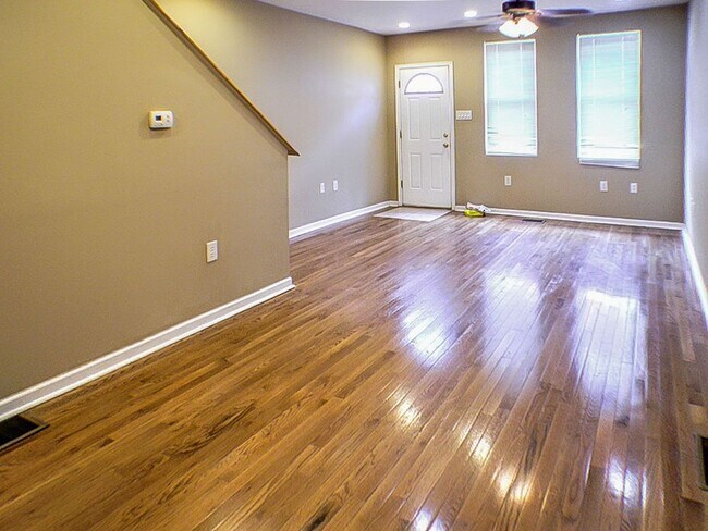 Building Photo - Two Bed Point Breeze Townhouse