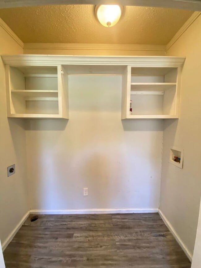 Building Photo - Cute 3 Bed 1 Bath Near Tinker AFB