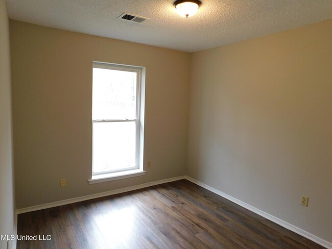 Building Photo - 5431 Nail Rd