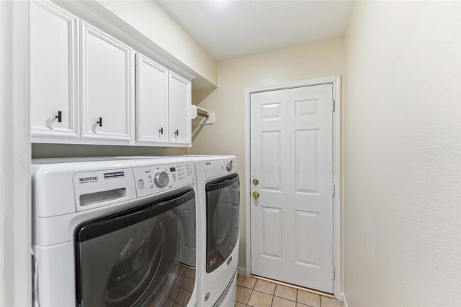 Building Photo - 7825 Hughes Ranch Rd