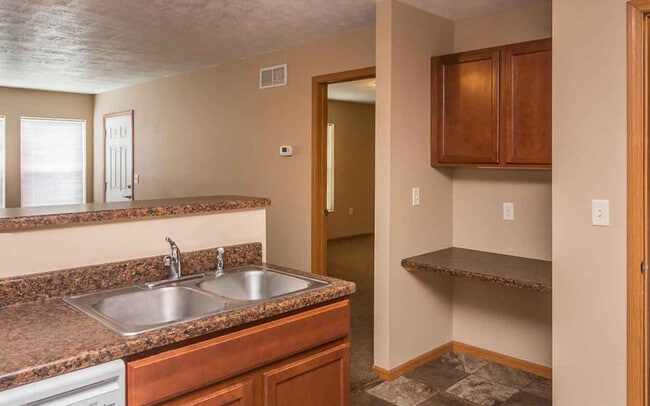 Building Photo - Deer Hollow Apartments