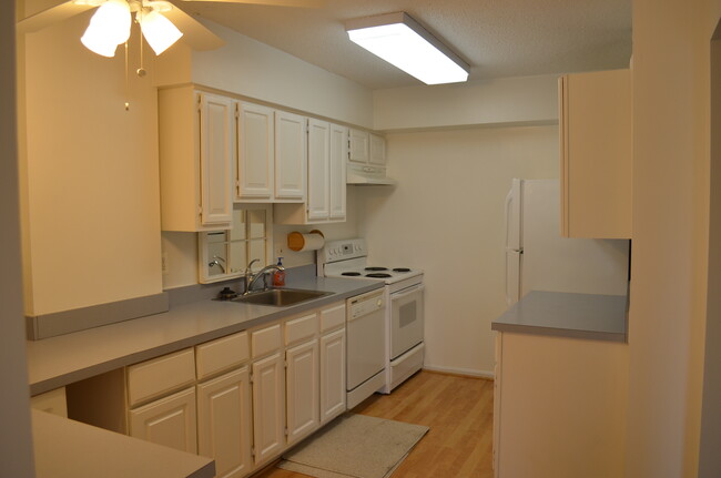 Kitchen - 7401 Westlake Ter