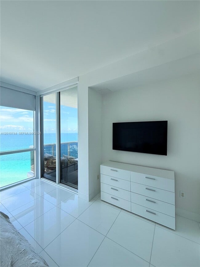 Building Photo - 18201 Collins Ave