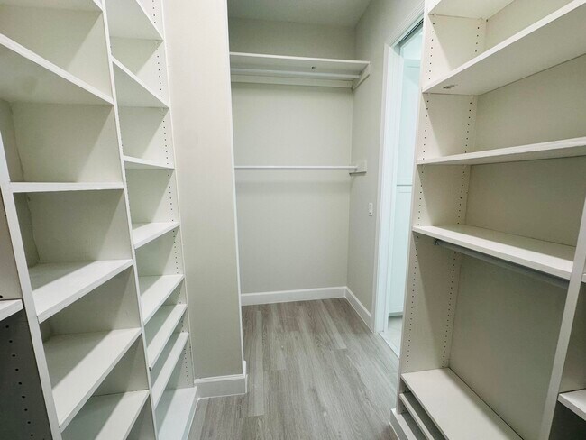 Building Photo - 5461 Pecan Dr