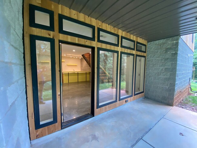 Building Photo - Kenilworth - Modern, Custom Build Now Avai...