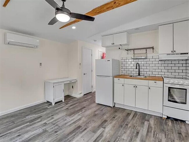Building Photo - Hillhaven Homes