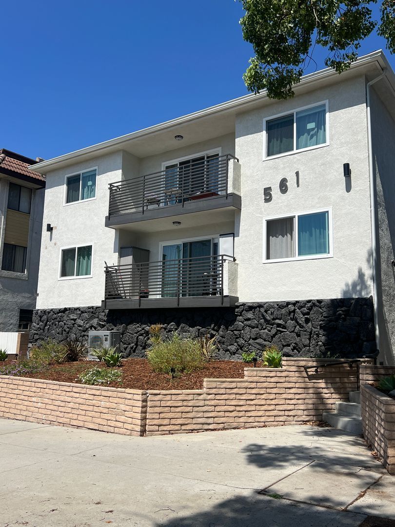 Building Photo - 561 E Orange Grove Ave