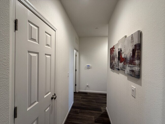 Building Photo - Must See! Fully furnished 3 bedroom, 2 bat...