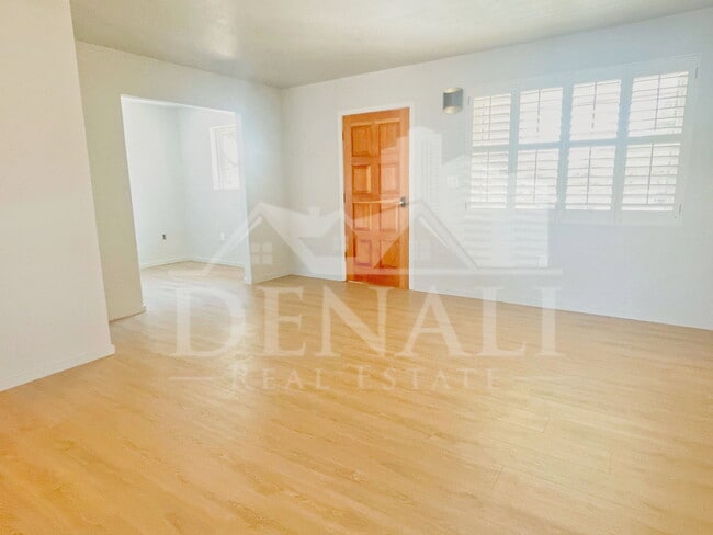 Building Photo - 2340 E Turney Ave