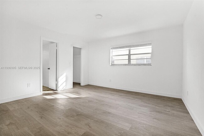 Building Photo - 8295 NE Miami Ct