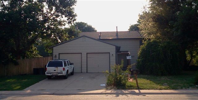 Building Photo - 3 bed 1.5 bath house with 1450 sf and a 1 ...