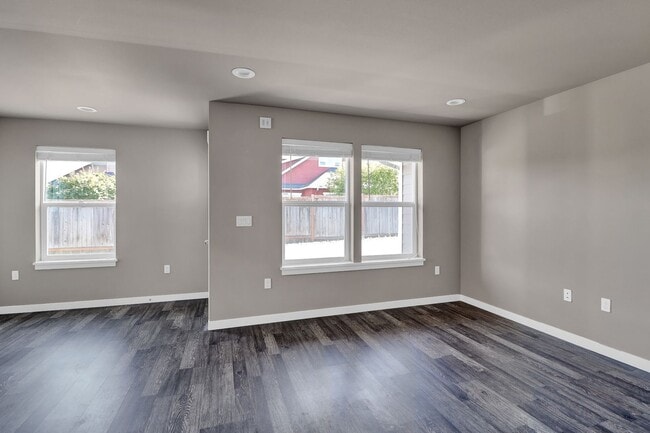 Building Photo - 2 Bed 2 Bath - A/C - Pet Friendly - Excellent Condition