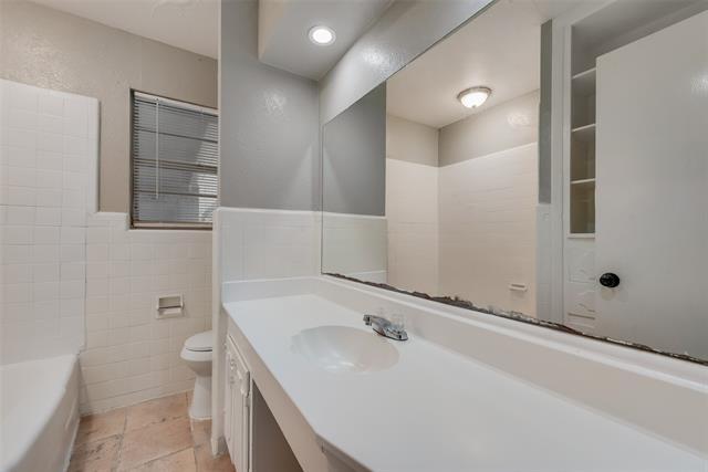 Building Photo - 914 British Blvd