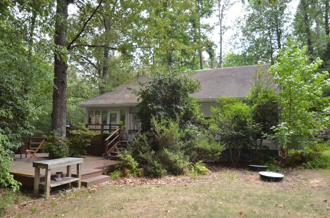 Building Photo - Ranch with bonus upstairs Fearrington Dream Home!