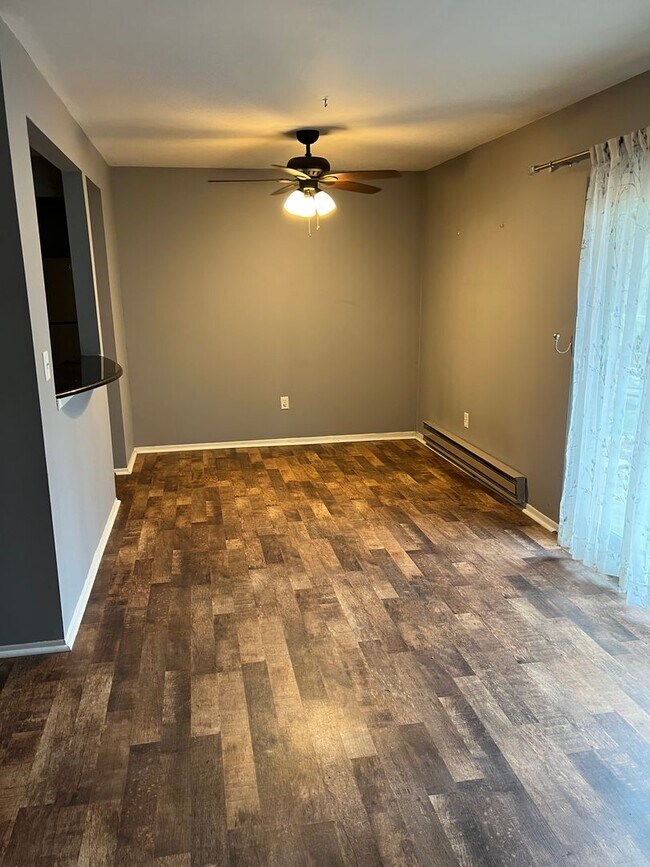 Building Photo - Beautiful 2 bedroom, 1.5 bath Condo in Wes...