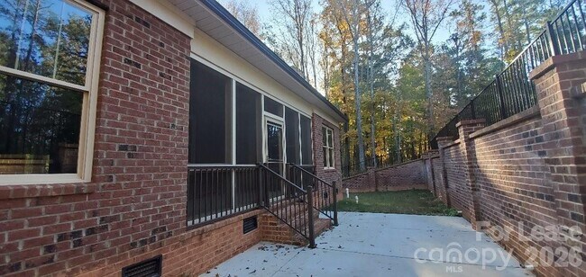 Building Photo - 550 Cottonfield Cir