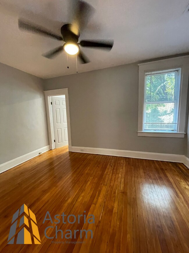 Building Photo - 2 Bedroom + Den with Finished Basement & Fenced Yard