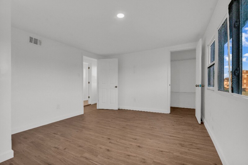 Building Photo - 3001 Gladstone St