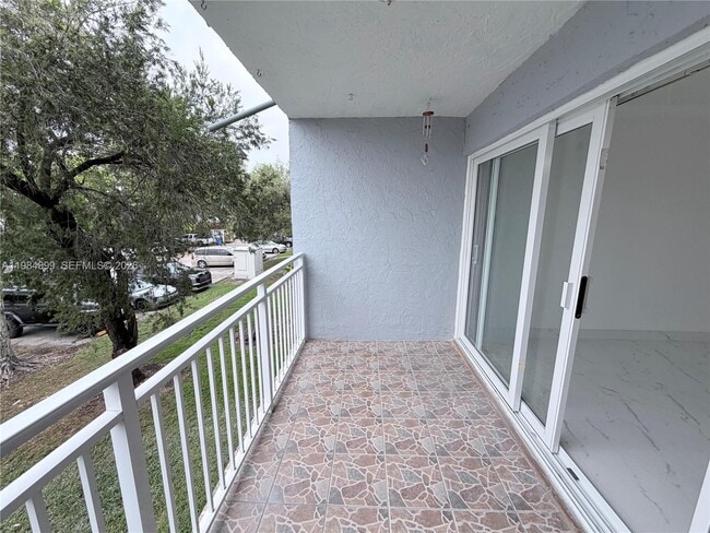 Building Photo - 9365 Fontainebleau Blvd