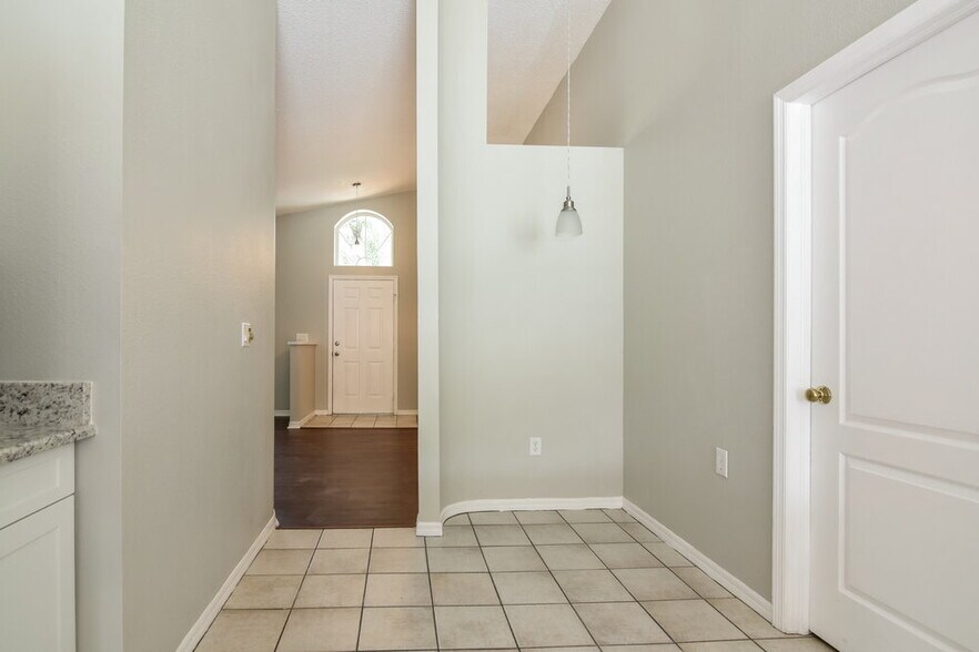 Building Photo - 411 Sonoma Dr