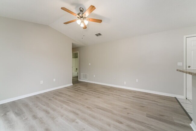 Building Photo - 1323 Dover Dr