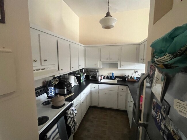 Building Photo - 533 Massachusetts Ave