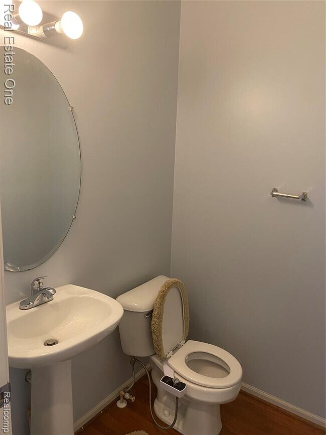 Building Photo - 39206 Silverthorne Bend