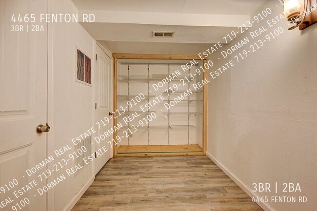 Building Photo - 4465 Fenton Rd