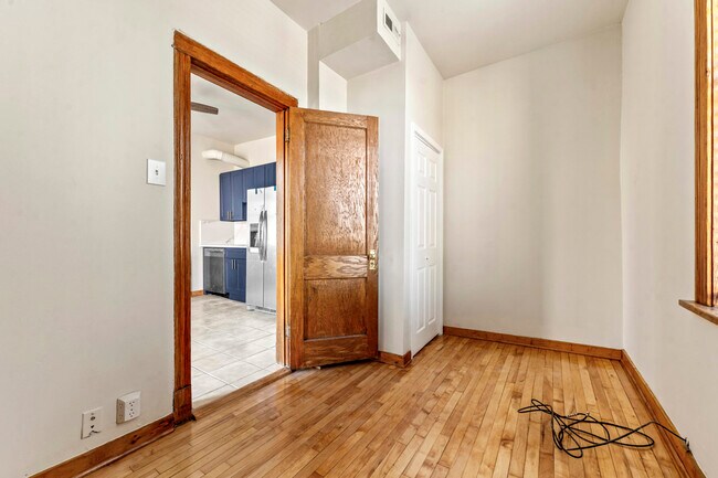 Building Photo - 2152 W Division St