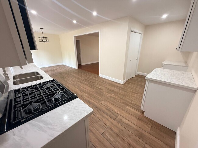 Building Photo - Newly Renovated Property - Family Home