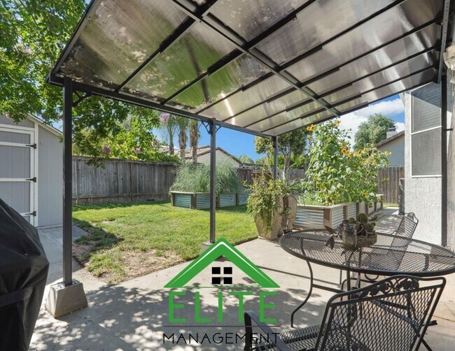 Building Photo - Spacious 4-Bedroom, 3-Bath Home in Desirab...