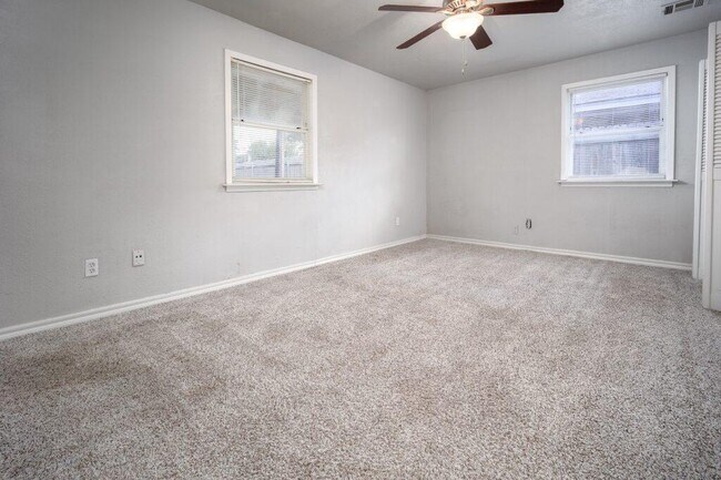 Building Photo - 2537 NW 48th St