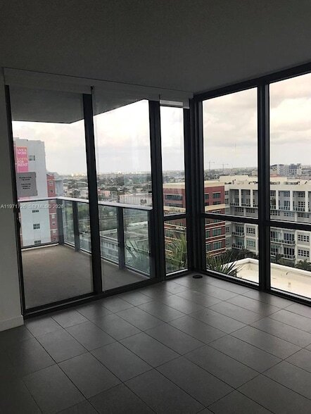 Building Photo - 1600 NE 1st Ave