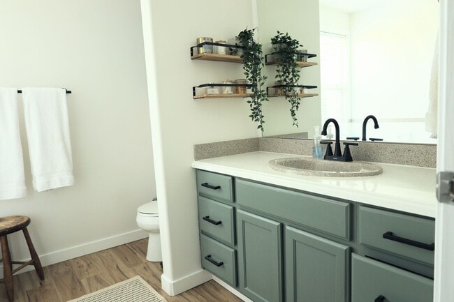 Building Photo - 5 Bedroom/3.5 Bathroom House in Lehi