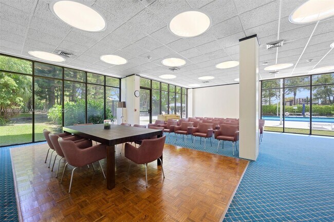Building Photo - 20100 W Country Club Dr