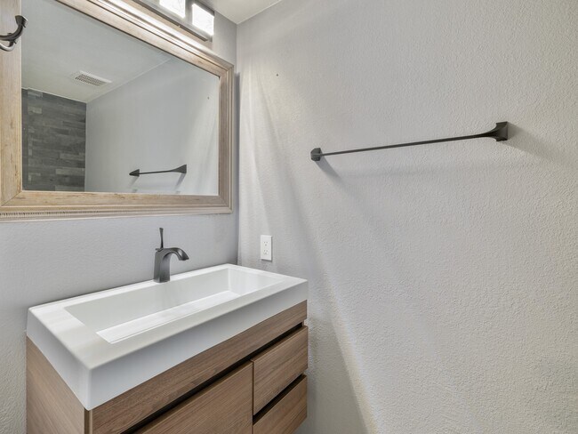 Building Photo - 14911 Wunderlich Dr