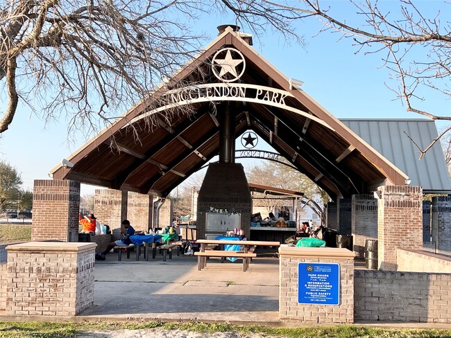 Building Photo - 3311 Whitebud Dr