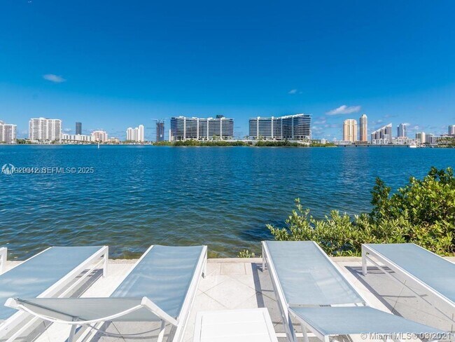 Building Photo - 3255 NE 184th St