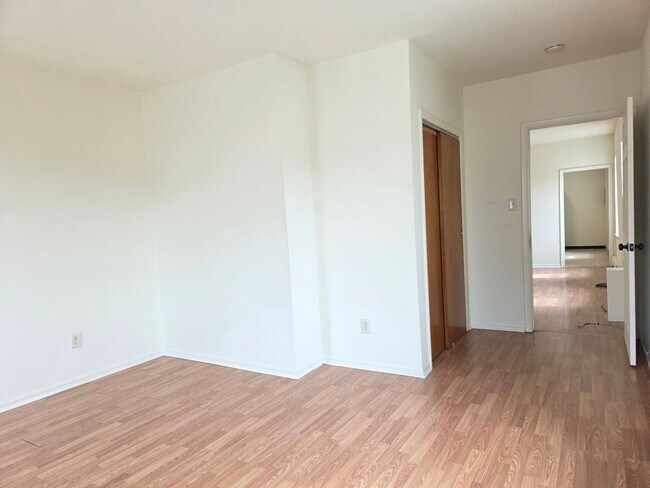 Building Photo - 100 N Franklin St