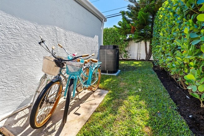 Building Photo - 214 Seacrest Ln