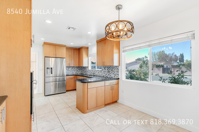 Building Photo - STYLISH AND MODERN 3BR/2BA IN RESIDENTIAL ...