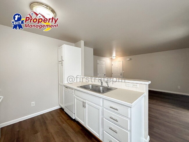 Building Photo - 10146 W Garverdale Ln