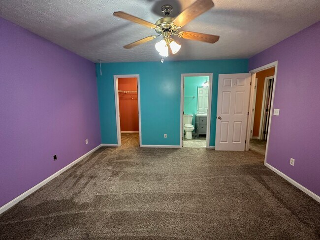 Building Photo - 9800 Spring Pointe Ct