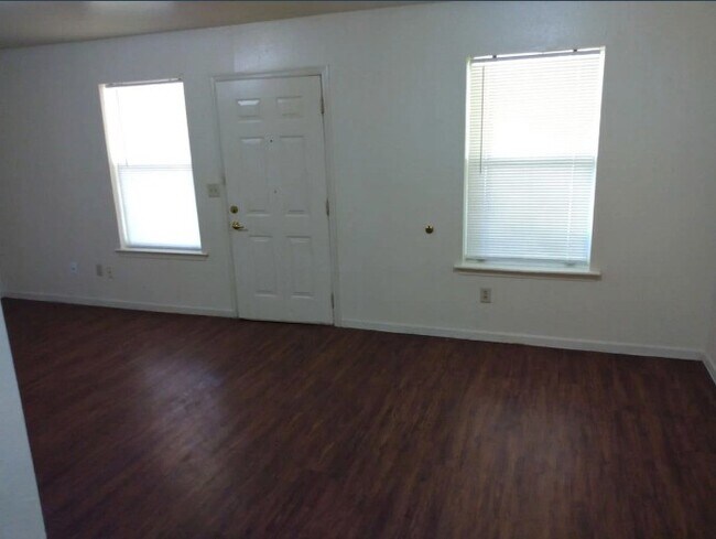 Building Photo - 310 W Childers St