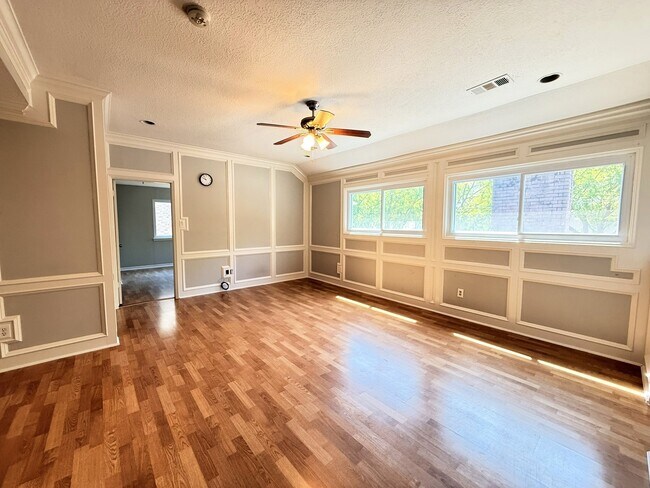 Building Photo - 2906 Deer Creek Dr