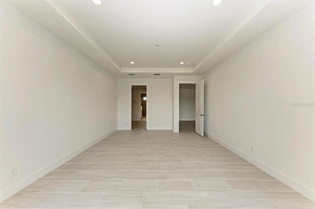Building Photo - 10016 Rembrandt Wy